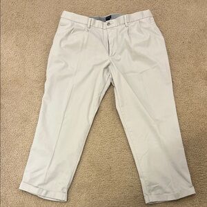 Dockers Men's Classic Cream Chinos (42/30)